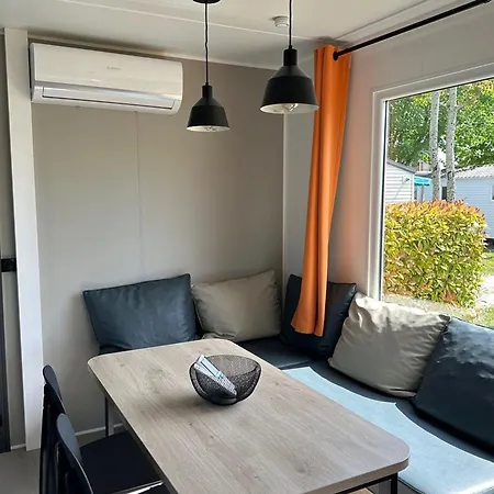Mobil-home Avec Terrasse, Ideal Pour 4 - Api-1-52-1699 *